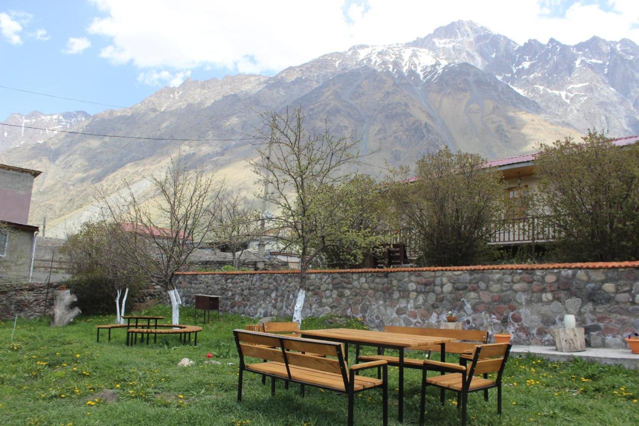 ホテル Golden Star Kazbegi エクステリア 写真