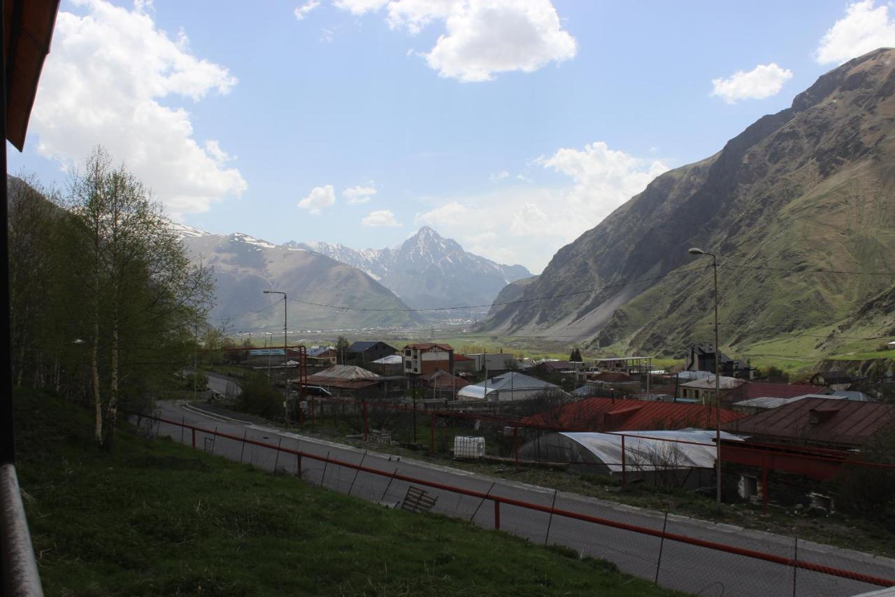 ホテル Golden Star Kazbegi エクステリア 写真