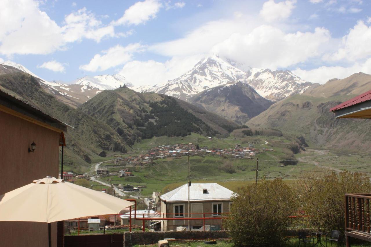 ホテル Golden Star Kazbegi エクステリア 写真