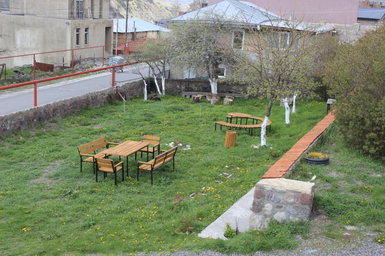 ホテル Golden Star Kazbegi エクステリア 写真