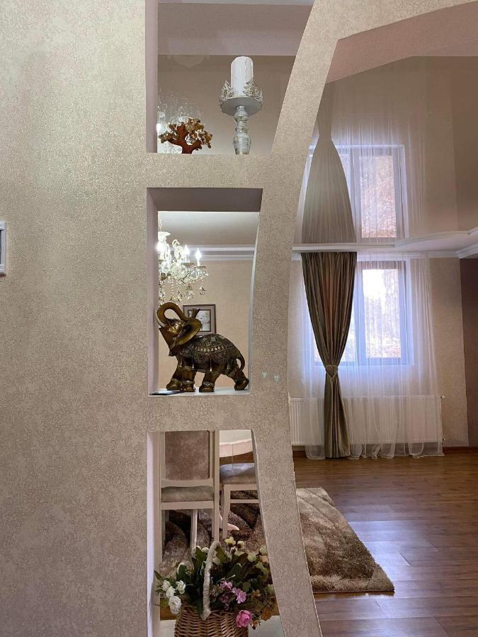ホテル Golden Star Kazbegi エクステリア 写真