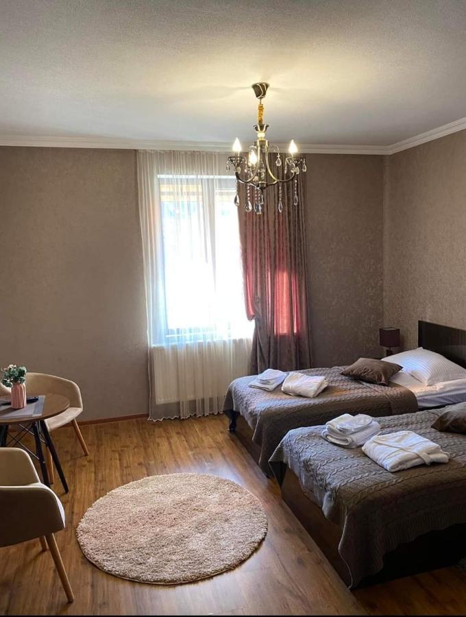 ホテル Golden Star Kazbegi エクステリア 写真