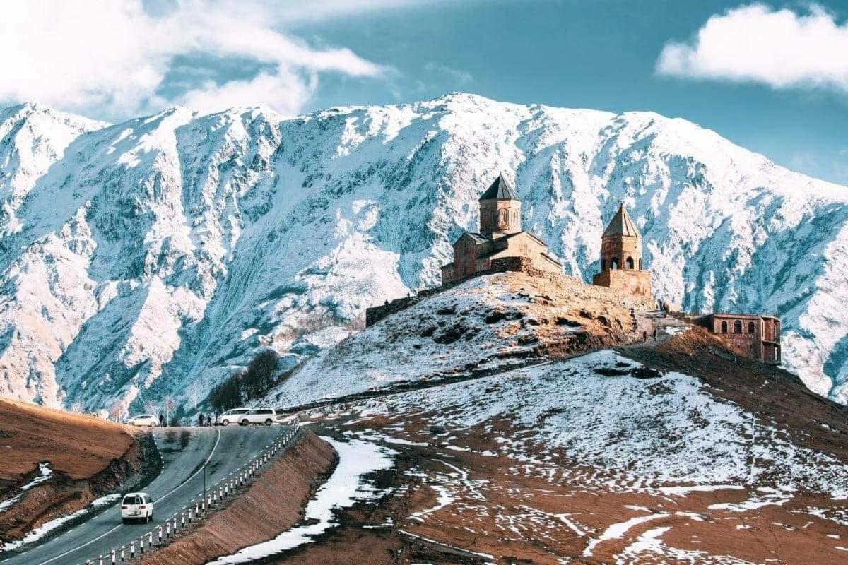 ホテル Golden Star Kazbegi エクステリア 写真